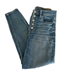 AE | Ankle Light Denim Button Fly Super High Rise
Skinny Jeans | Size 6 Short